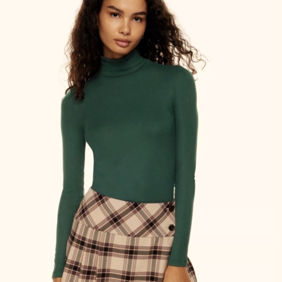 ARITIZA SUNDAY BEST Tops - Sunday Best Freshman Turtleneck Sz Medium NEW CONDITION Tags Removed.